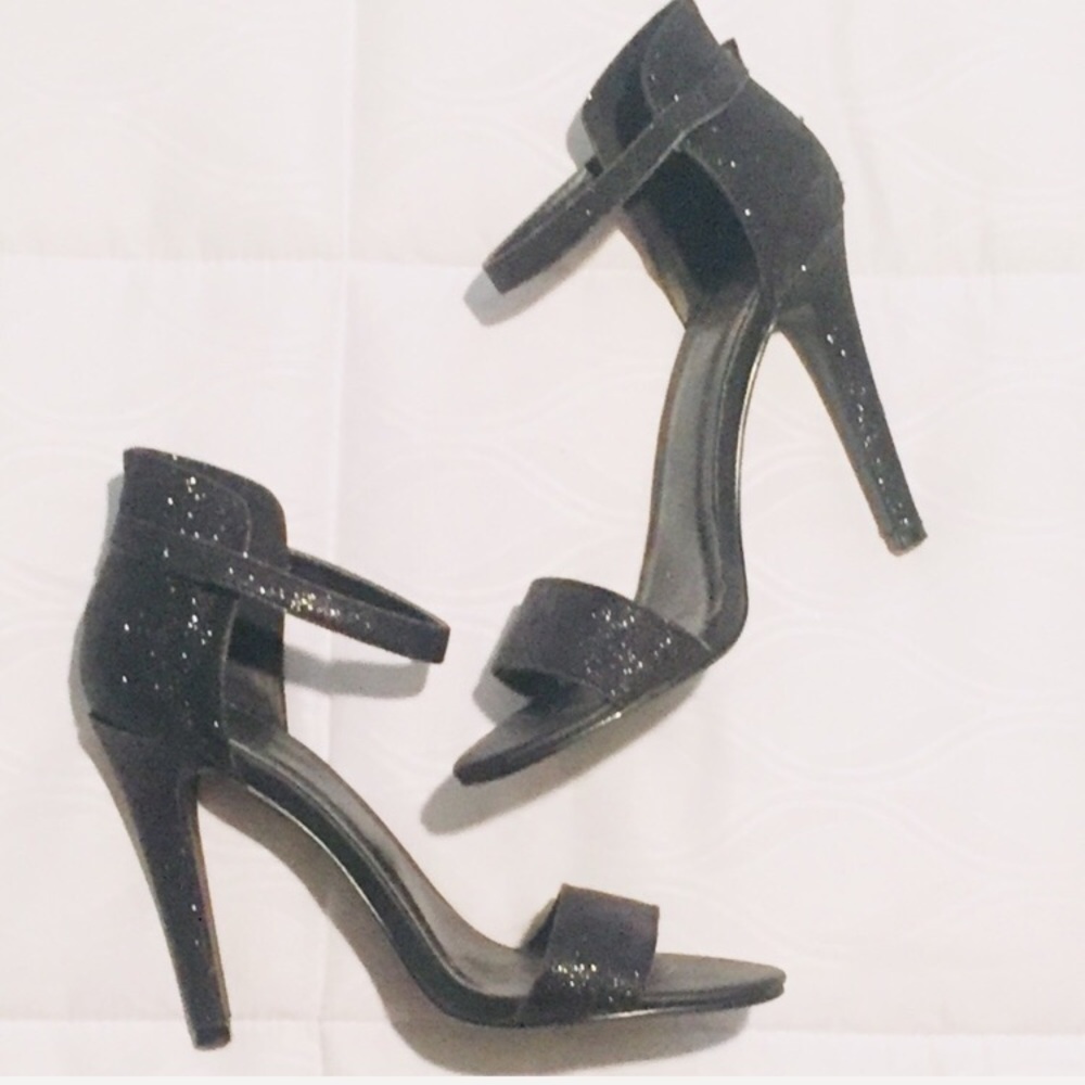 💥Glittery Black Peep Toe Heels